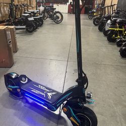 Dual-motor scooter