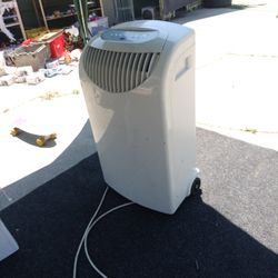 Air Conditioner Portable 9000btu Maytag Works Great