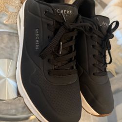 Men'a sketchers size 10