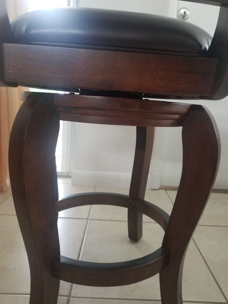 1 Wooden Bar Stool Chair