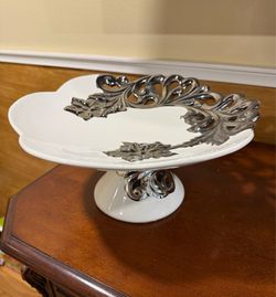 Porcelain pedestal dessert/fruit stand
