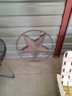 RUSTIC METAL STAR WITH BARWIRE