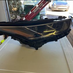 OEM Toyota Highlander PASSENGER side headlight 2020-2022