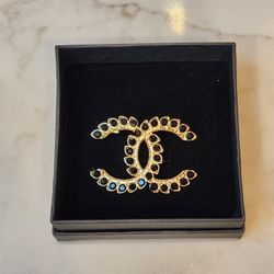Beautiful New Brooch Includes Gift Box