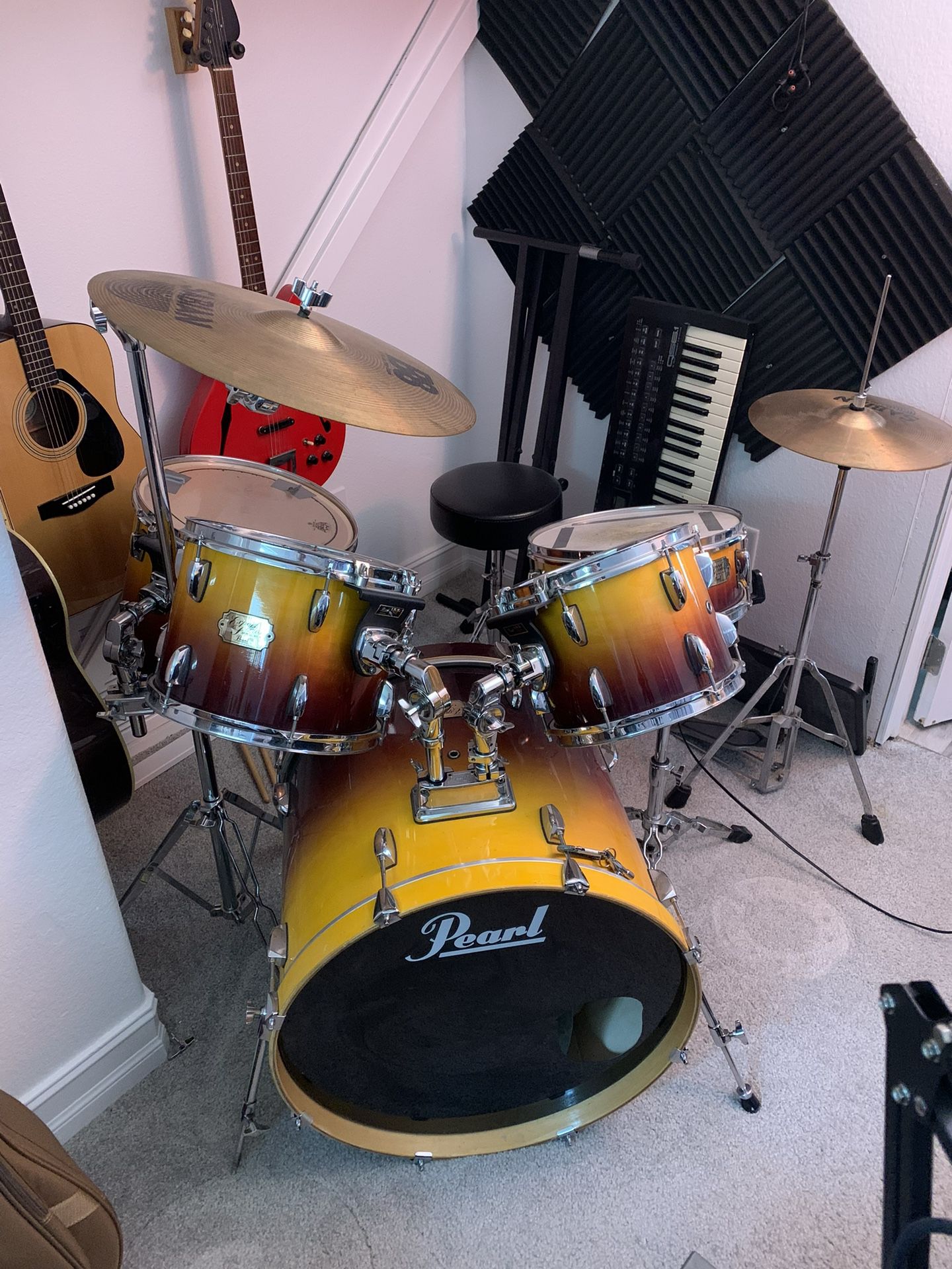 Pearl Drums Set With Cymbals