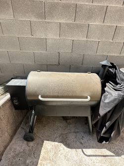 TRAEGER Wood Fire Grill