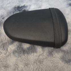 05-06 Suzuki 1000 rear seat