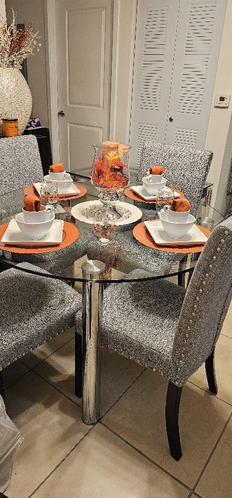 Modern Dining Room Table And Chairs