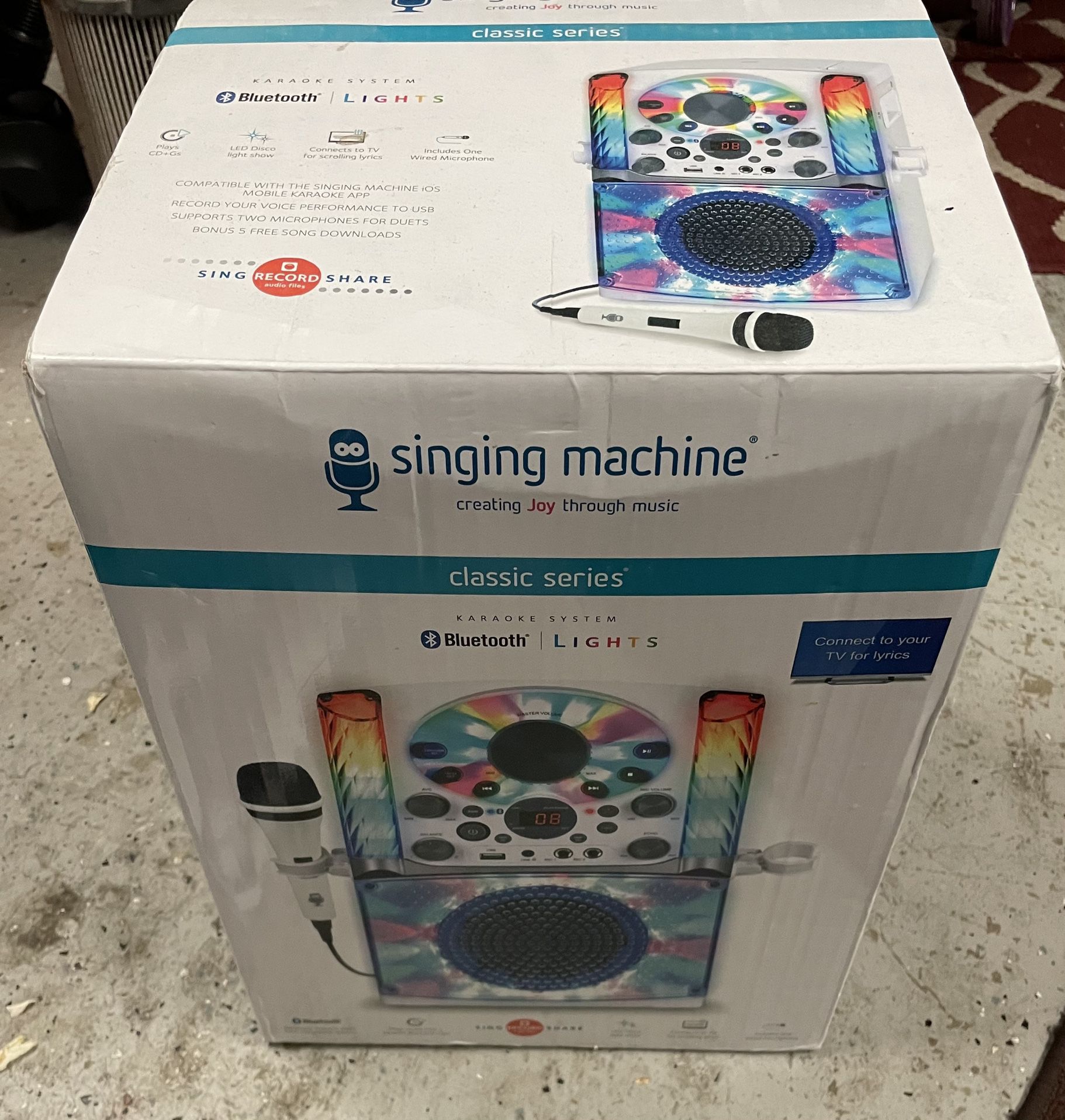 Karaoke/singing machine with microphone 