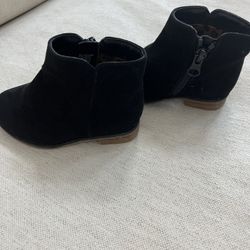 Girls Cat & Jack Black Boots Size 6