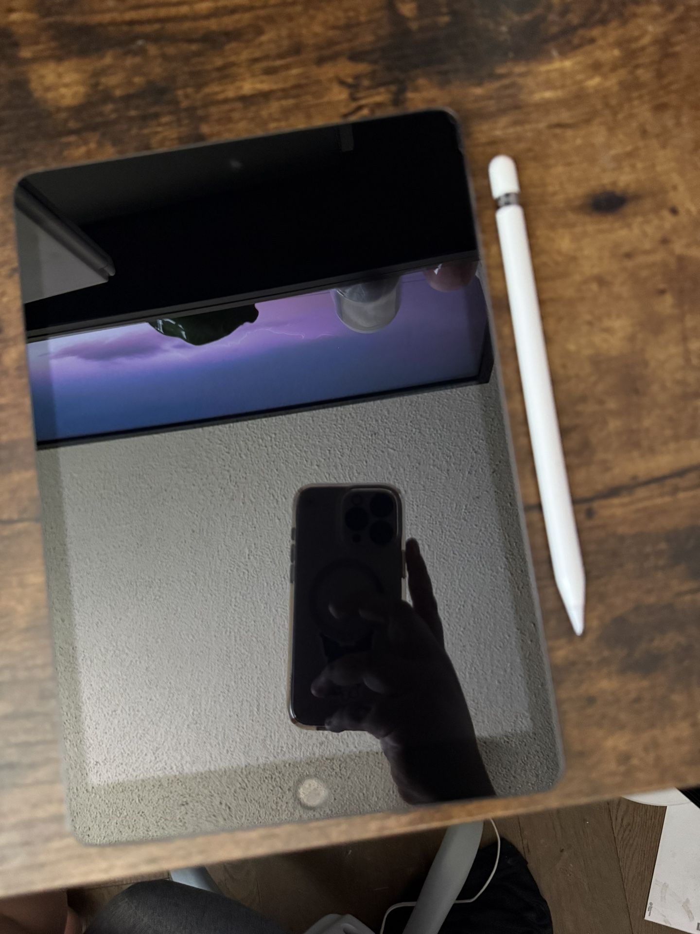 IPAD 8 with apple pencil