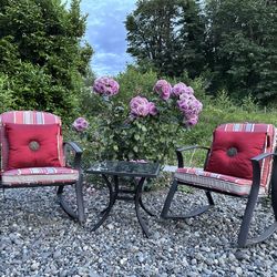 Patio Set Rucking Chairs and Table 