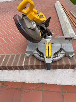 DeWalt 12 inch dual bevel miter saw