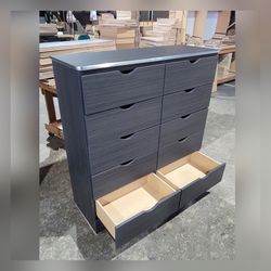 Ten drawers dresser with rails