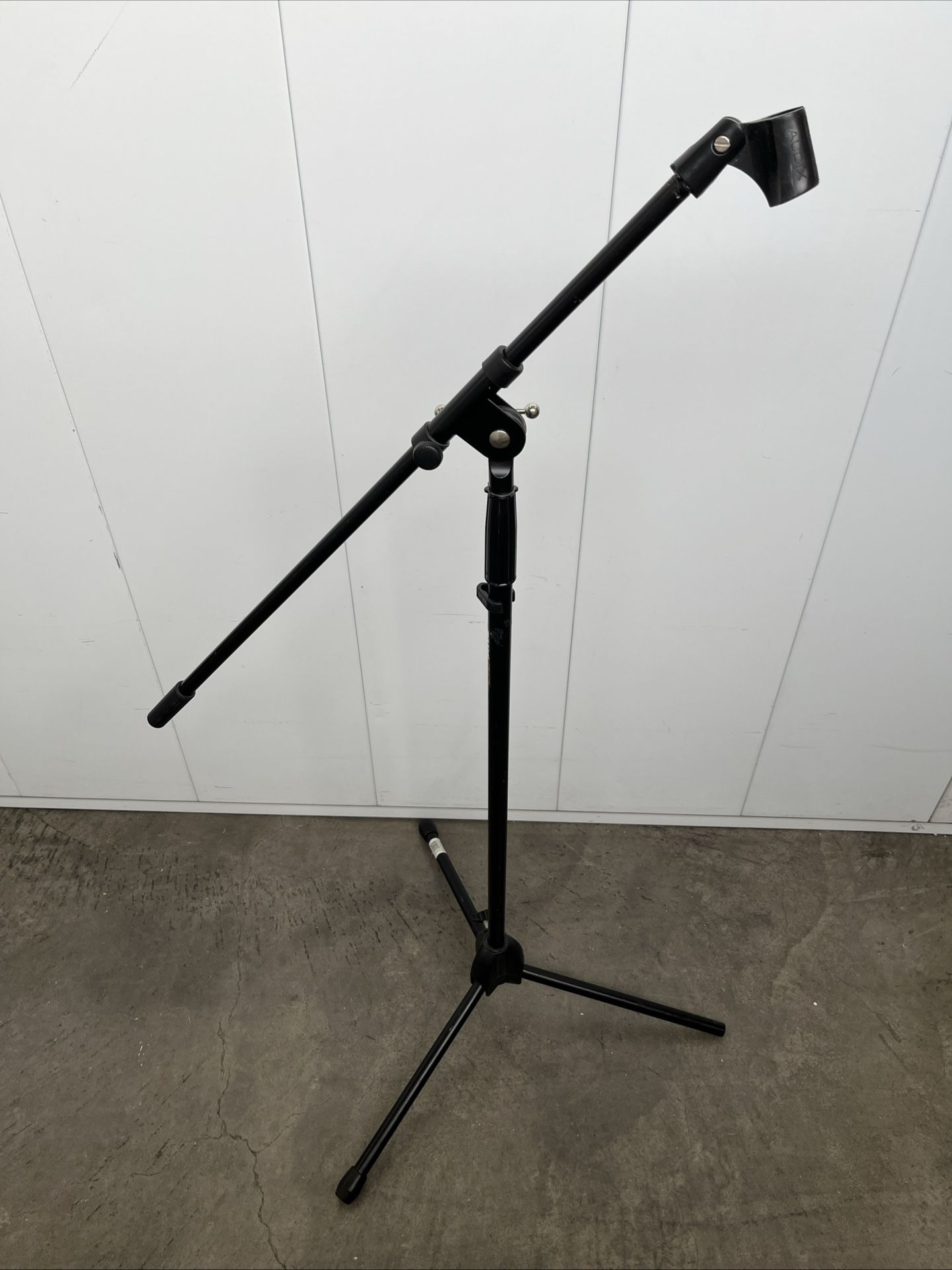On Stage ProLine MS220BK Black Tripod Boom Microphone Stand