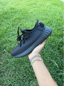 Yeezy 350 V2 “Onyx” Size 4.5 Men/6W
