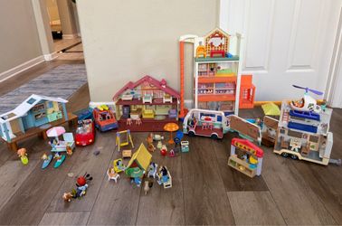 Big Bluey playset and figures lot