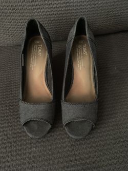 Toms Women’s Size 7 Shoes