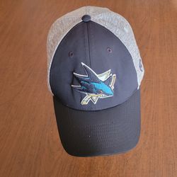 Fanatics San Jose Sharks A-flex Size M/L hat cap. Embroidered logo on 
the front,  raised NHL logo on the back. Please see the photos. 97% 
Polyester,