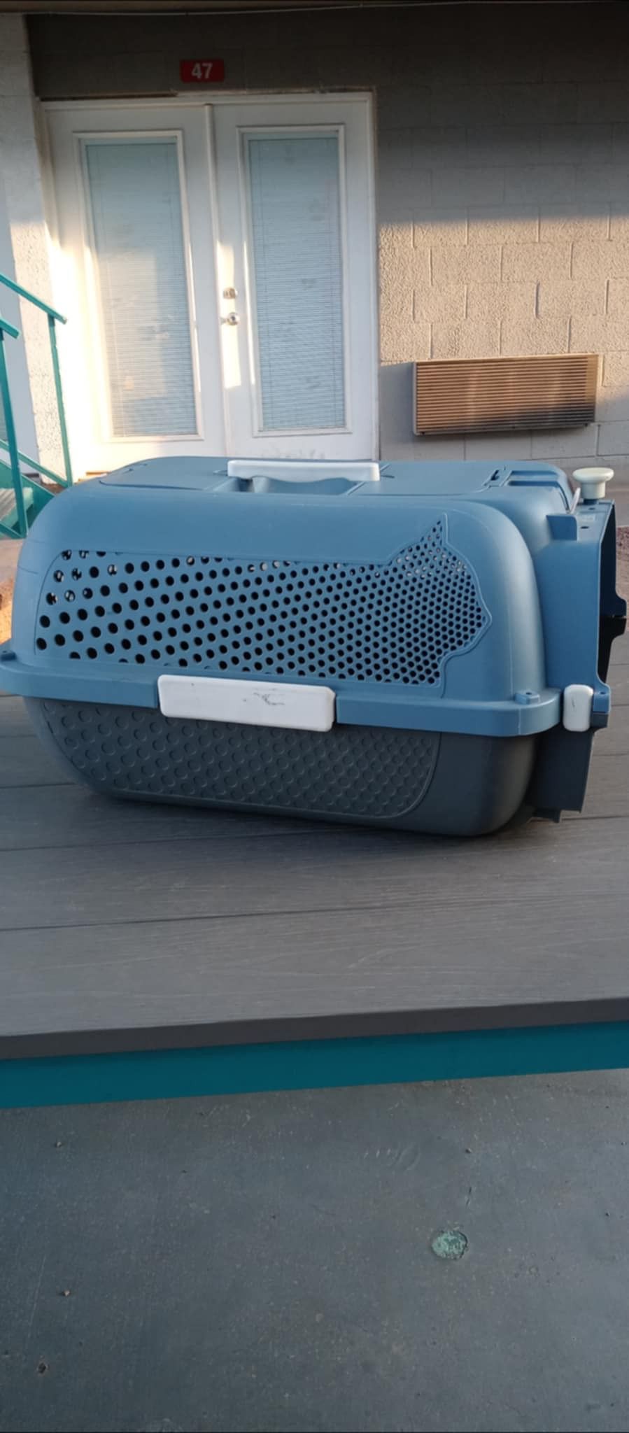 Catit Cat Carrier For Large Cats Pickup Time 1:00-5:30 Pm Cash Only Huge Moving Sale Read Description