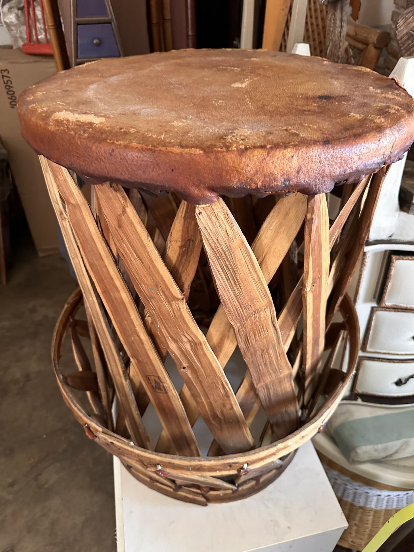 Esquipale Table