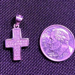 925 Sterling Silver Small Cross Pendant – Iced Style