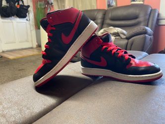Jordan 1  size 5Y
