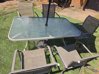 Patio table w/chairs & umbrella