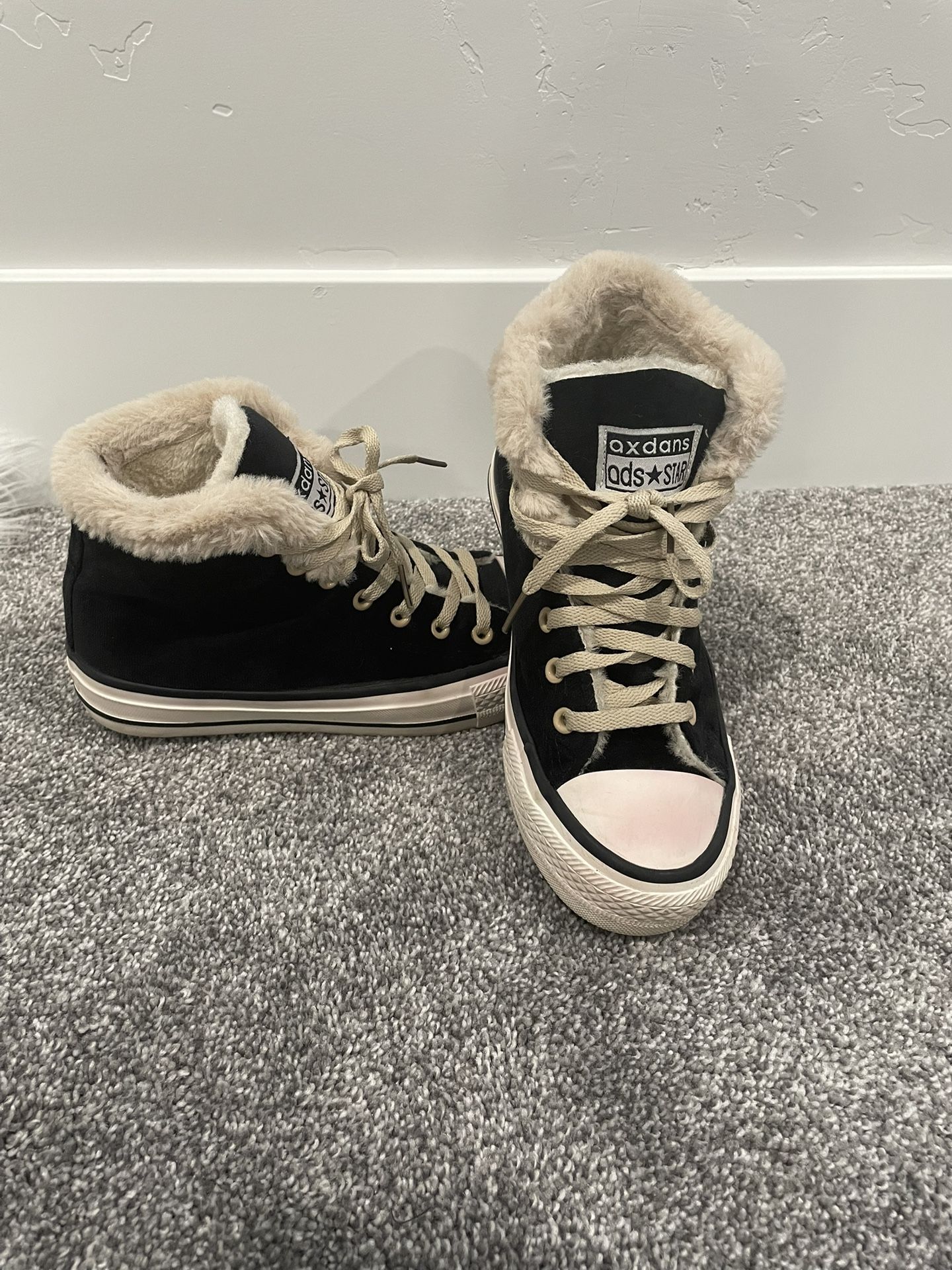 Shoes size 4