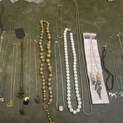 Awesome Lot Of Vintage Necklaces 