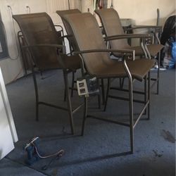 4 Bar stools for outside