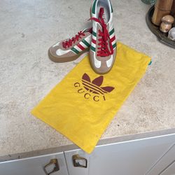 Un Authentic Gucci, Adidas