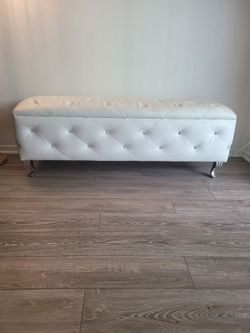 White bench w/ Storage