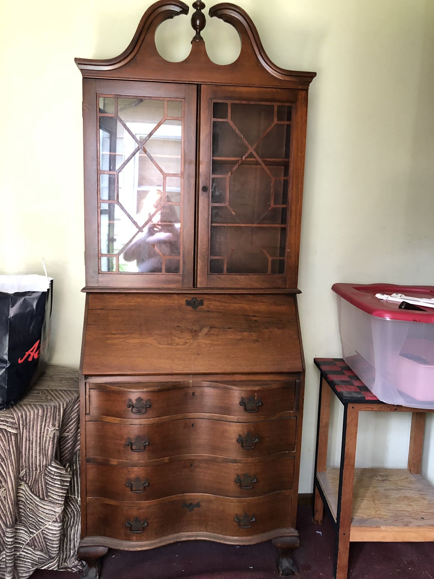 Wood desk/hutch