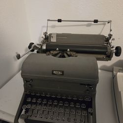 Royal Typewriter 