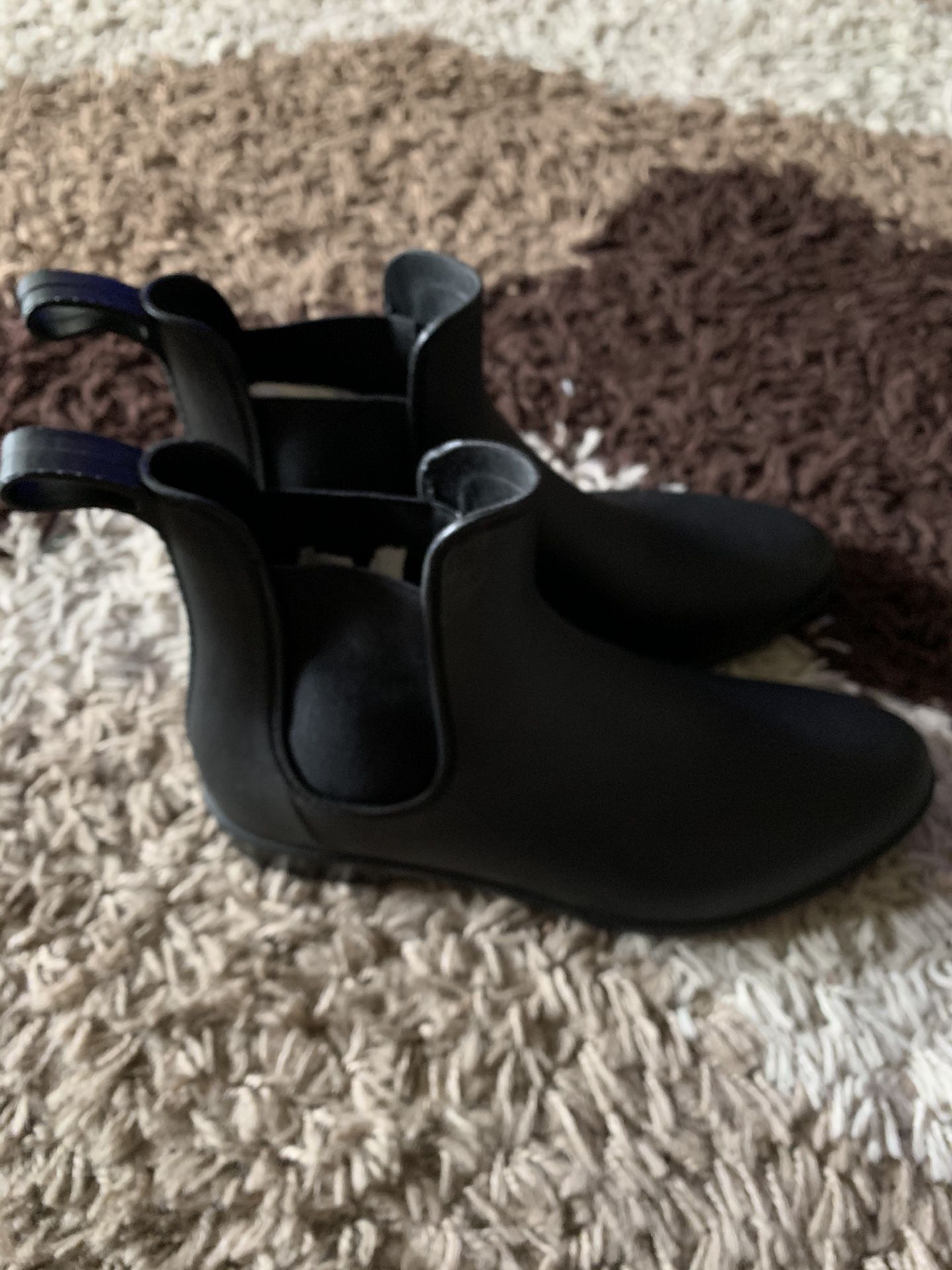 Women’s size 11 rain boots