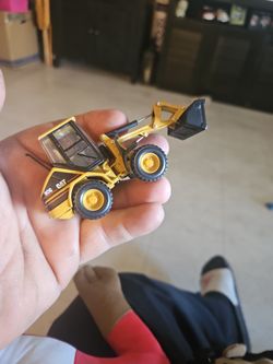 Norscot 1/50 CAT 906 Compact Wheel Loader Scale Construction Model