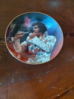 Elvis Presley Collector Plate with Gold Trim