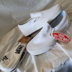 VANS SLIP ONS + SOCKS