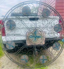 Heavy duty metal and Iron heavy duty decorative piece 6 ft tall and wide