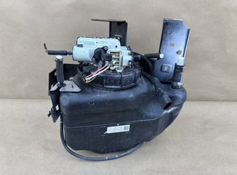 09-13 BMW X5 3.5d Diesel Active Exhaust SCR DEF Emissions Tank w/ Pump