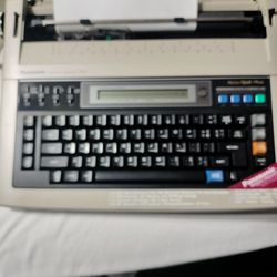 Panasonic R375 Electronic Typewriter w/Spell Check