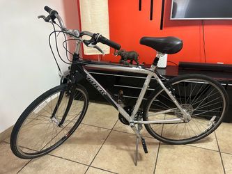 🚲 Trek 7000 Hybrid Bike – 20” Frame (51 cm)