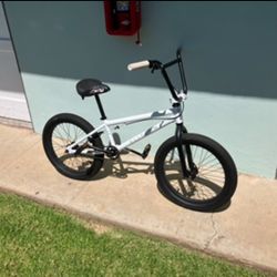 Elite BMX Used Twice 140$