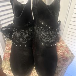 Size 10. Pierre Dumas Black Decorated Bootie  