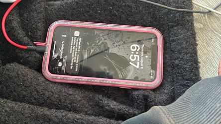 Unlocked iPhone xr willing to do trade
