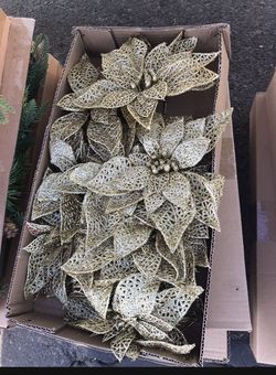 12- Pc poinsettias Gold 