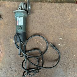 Makita 9523NBH Angle Grinder