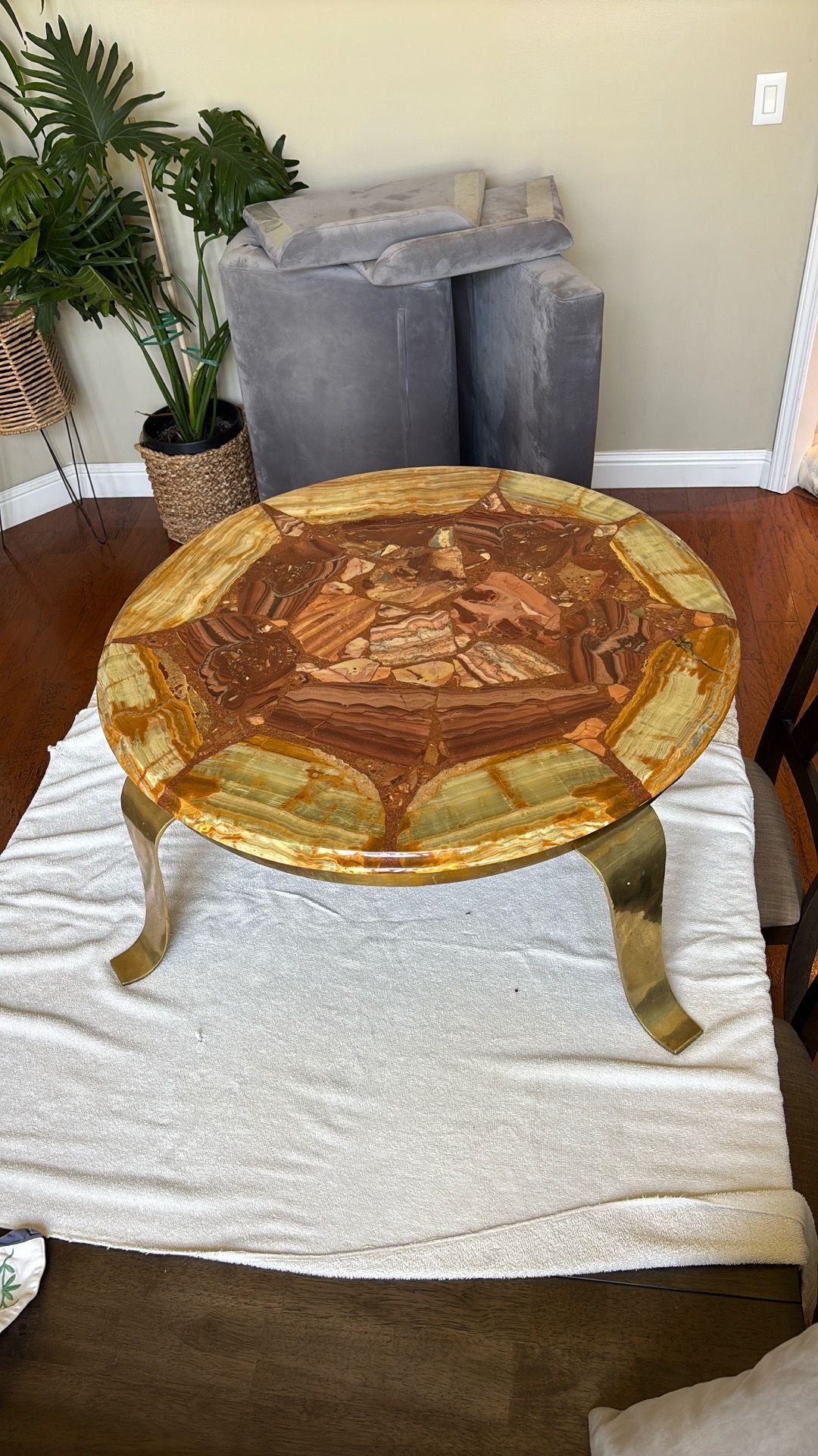 Onyx Table