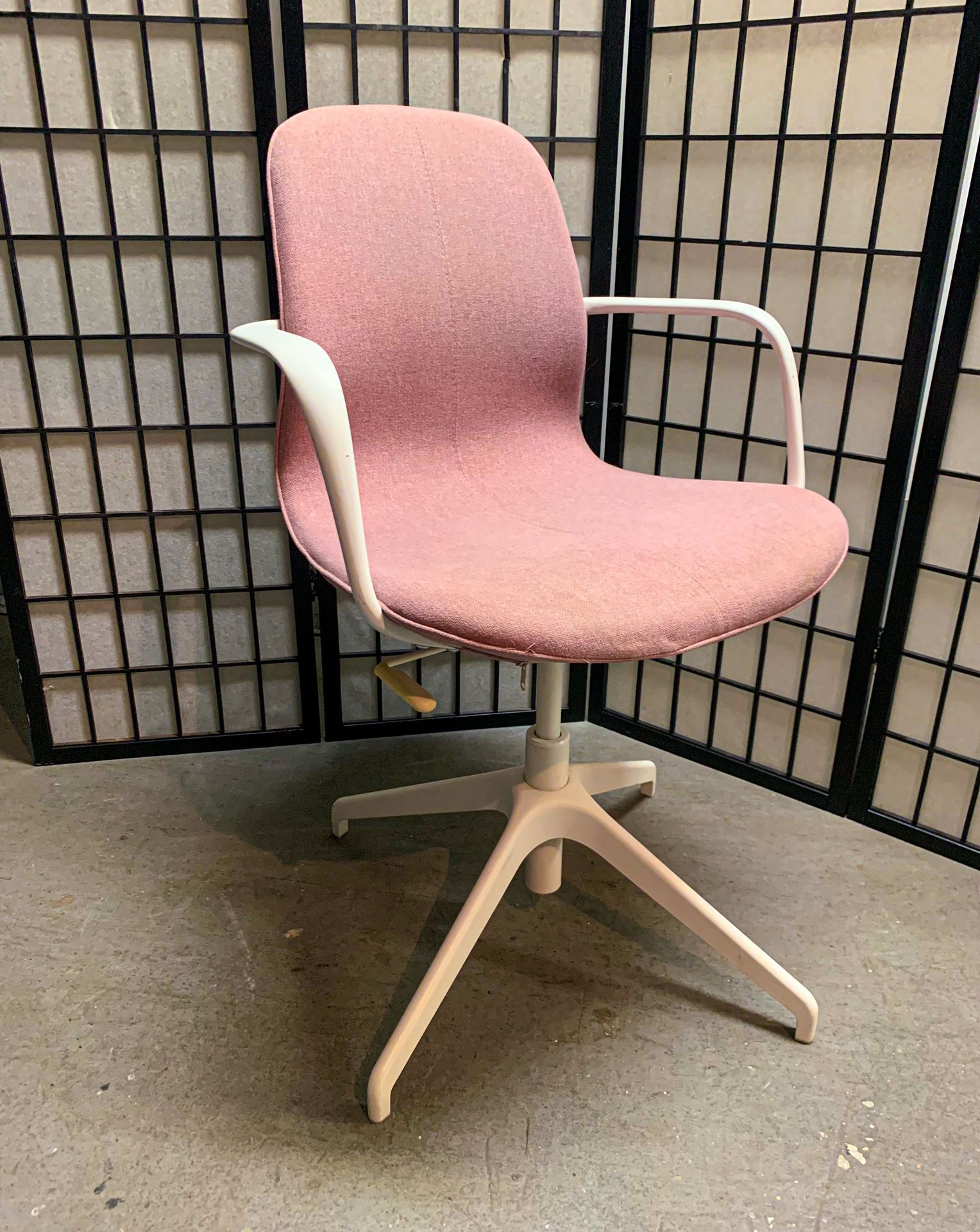 Desk Chair (READ DESCRIPTION BELOW )